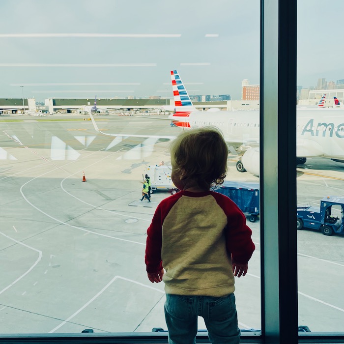 Traveling with your Toddler: 20 Activity Tips when flying