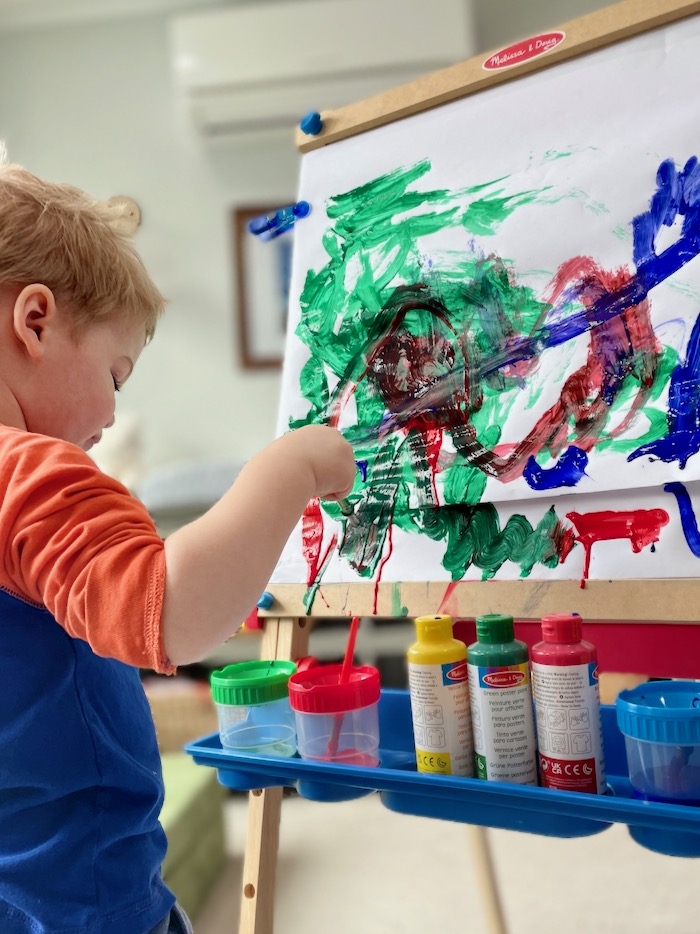 Melissa & Doug standing easel paint setup