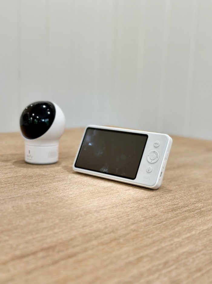 Eufy baby monitor split 2024 screen