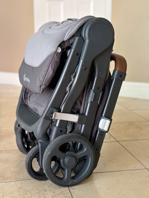 Prams that fit store in overhead luggage